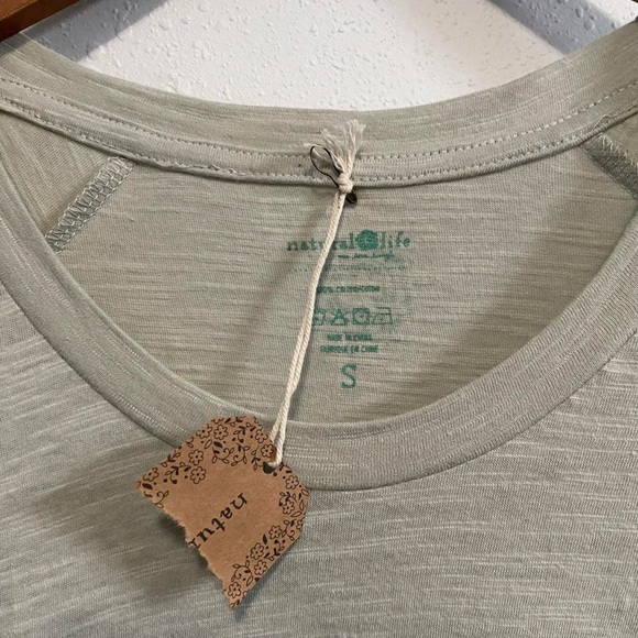 NWT NATURAL LIFE Relaxed Graphic Floral Tee with 3/4 Sleeves - Picture 4 of 4